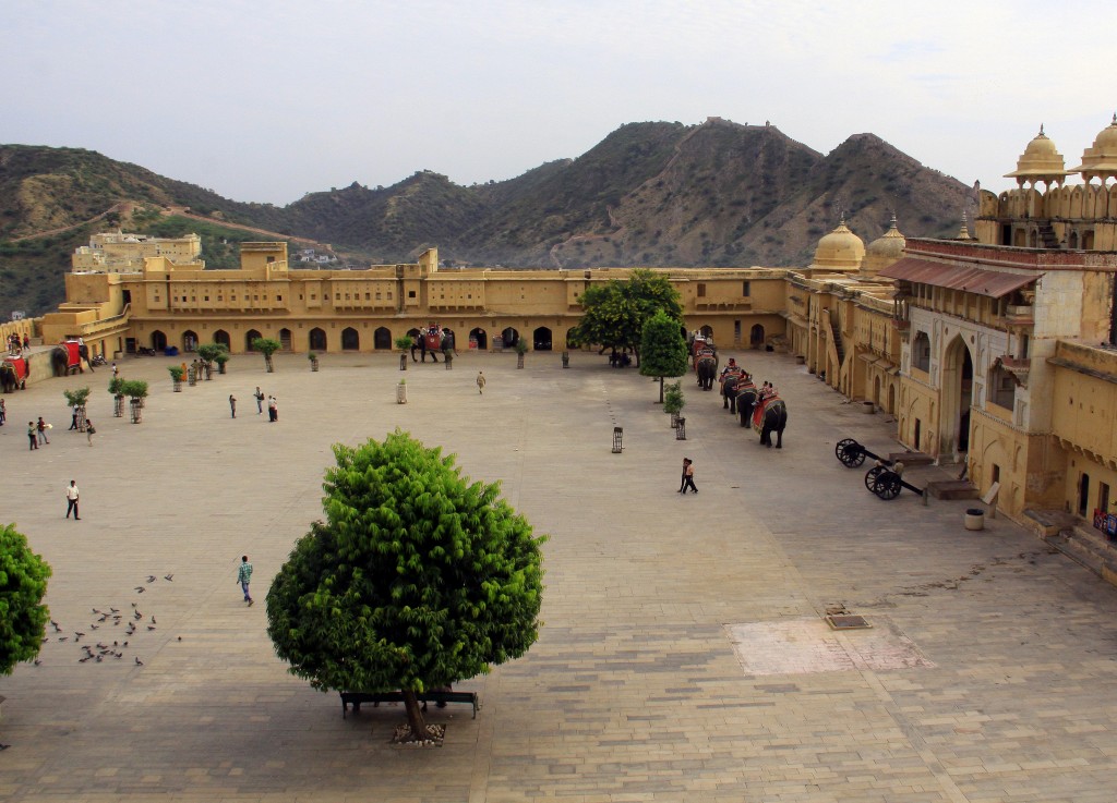 2011 Indien Jaipur (147a) Amber