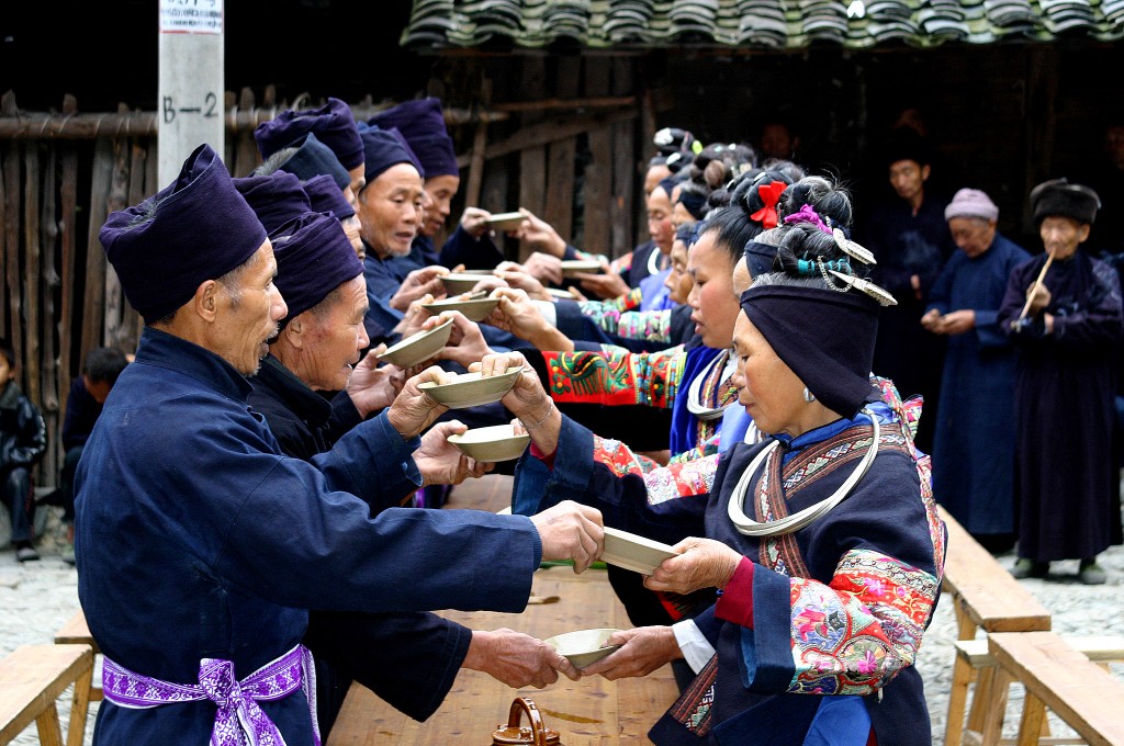 Langskørtet Miao-folk (10)