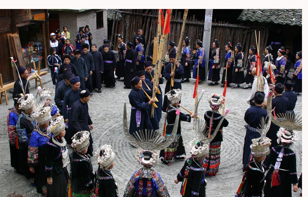 Langskørtet Miao-folk (16)