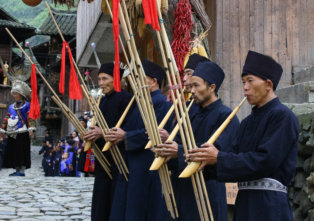 Langskørtet Miao-folk (2)