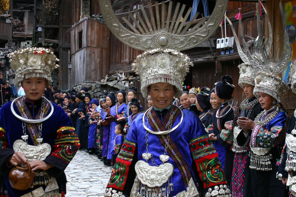 Langskørtet Miao-folk (3)